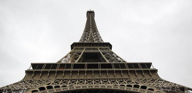 VIDEO Obyvatele Paříže vyděsil obrovský výbuch v centru města