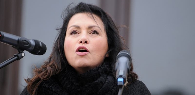 FOTO „Vašku, jsi prase!“ Jana Bobošíková přišla na akci proti islámu, kde došlo k zesměšnění české hymny. A bylo zle