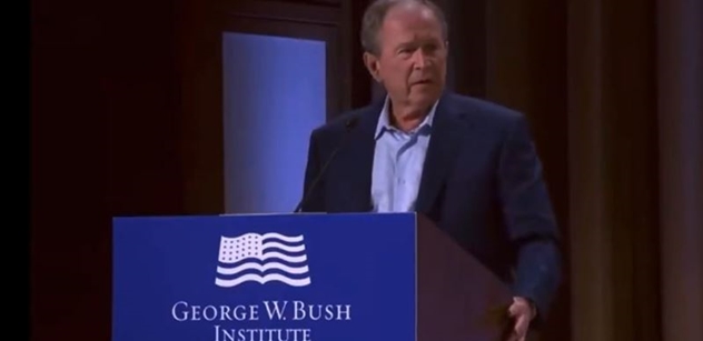 „Brutální invaze do Iráku... Éééé... na Ukrajinu.“ Bush odbouchl sám sebe