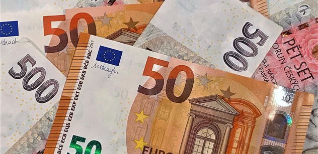 Euro, naše spása, zní z vlády. Jenže přišly mrzuté věci