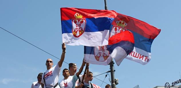 „Vítězství Ruska nám vrátí Kosovo.“ V Srbsku je dusno. I prezidentovi