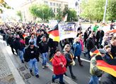 Občanský protest v Berlíně k  výročí německého zno...