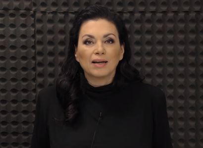 Balíček jako show: Vládní tiskovku ladila návrhářka, Jurečka vyhodil miliony za průzkumy, zjistila Bobošíková