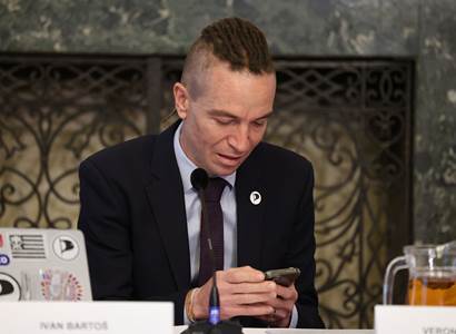 Ministr Bartoš: Stahovat občanku do mobilu můžete od ledna, úřady budou eDoklady přijímat postupně