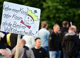 Lidová tvořivost na demonstraci v Chemnitz: Radši ...