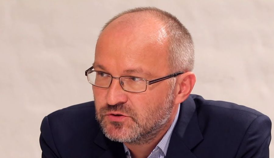 Na všechno jeden paragraf pro a druhý proti. Kolaboranti? Odebrat výsady. Zkušený podnikatel ostře | ParlamentniListy.cz – politika ze všech stran - Vimarsana News
