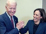 Joe Biden složil slib a je 46. prezidentem USA. S viceprezidentkou Harrisovou