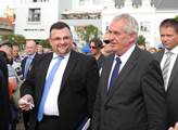 Prezident Zeman s šéfem hradního protokolu Jindřic...