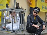 Demonstrace hnutí Falun Gong proti odebírání orgán...