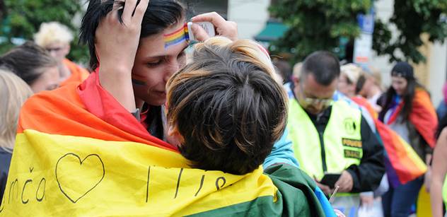 Zkušenosti z Francie: Homosexuálové získali právo na manželství. A další požadavky se jen hrnou. Kdo je proti, je homofob