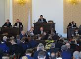 Poslanci po devítihodinovém jednání požádali vládu, aby zrušila memorandum o lithiu