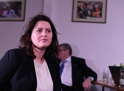 Ministryně Maláčová: Senát odmítl zmrazit platy politiků. Nemám slov