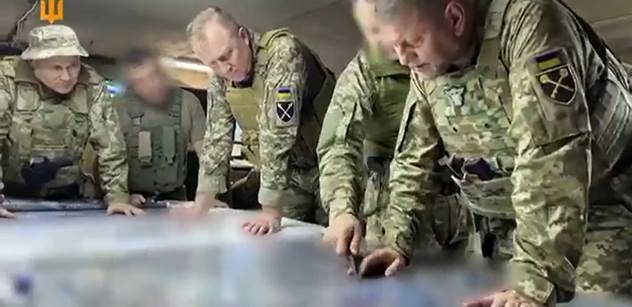 VIDEO: Zalužnyj nad mapou protiofenzivy. Mrtvý asi není