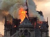 „Strašný hovna.“ Drsný střet kvůli Notre-Dame
