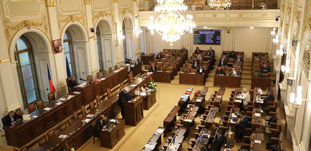 Pravidla pro podporu Ukrajinců budou zřejmě přísnější. Sněmovna se vzácně shodla