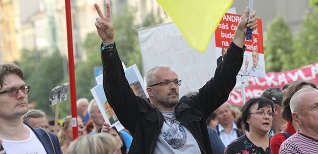 Andrej Babiš prý osobně udává lidi, kteří proti němu protestují. Aktivisté předložili důkaz