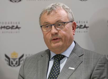 Vladimír Dlouhý: Mzdy si mají vyjednávat zaměstnanci a zaměstnavatelé, nemá být určována úředně