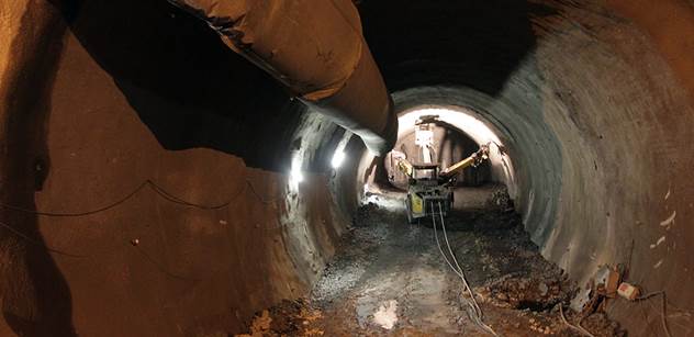 Hrozí další odklad otevření tunelu Blanka. Kabely poničila voda