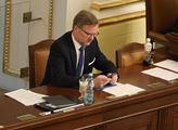 Profesor Fiala vykopl sněmovní debatu: Je absurdní, aby Českou republiku vedl premiér s tolika problémy