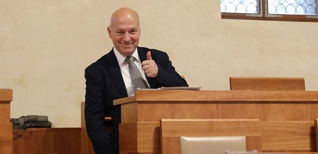 Senátor Fischer: Andrej Babiš začal možná v předtuše voleb hrát zvláštní hry