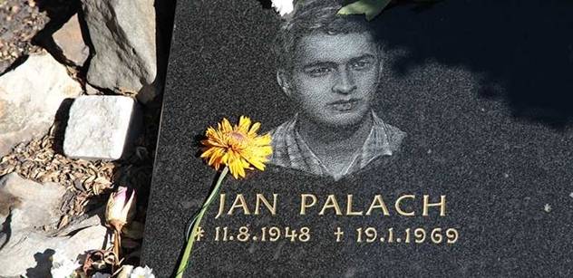 Před 43 lety se upálil Jan Palach. Na Olšanech proběhla vzpomínková akce