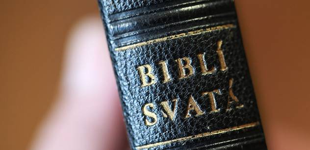 Poslední předčítání z bible zpestřil křest knihy