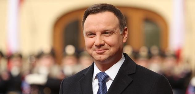 „Komise proti ruskému vlivu“ naštvala Poláky. Varšavou prochází statisíce lidí 