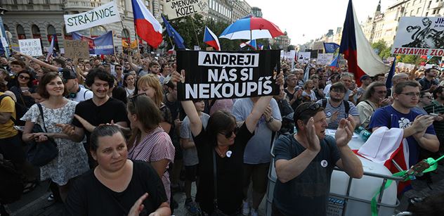 Milion chvilek: KDU-ČSL sváží demonstranty do Prahy? Naštvaný lidovec promluvil