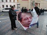 Protest proti Jiřímu Paroubkovi před Obecním domem...