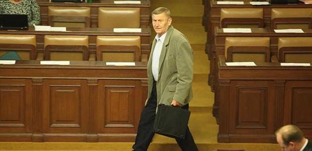 Záchranka ve sněmovně: Miroslav Grebeníček spadl na schodech