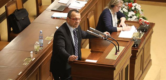 Šok ve Sněmovně: Šimon Pánek vyhrožuje politikům kvůli Křečkovi! odpálil Foldyna. A už to jede. I Milion chvilek. Sledujeme