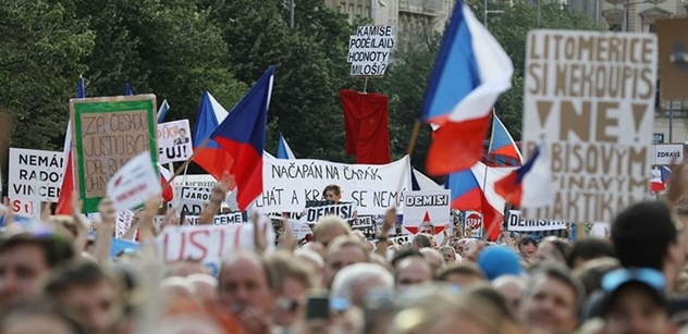 Protesty v Česku? Je jasné, jak to je, dal Eduard Chmelár na stůl vážná fakta