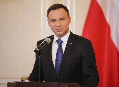 Polský prezident v Číně. Neukazujte Pekarové a Vystrčilovi