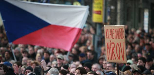 Protestů proti vládě se v celém Česku zúčastnily tisíce lidí