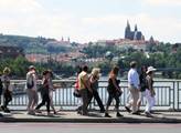 Čeští turisté získali sebevědomí, místo autobusu si potrpí na komfort