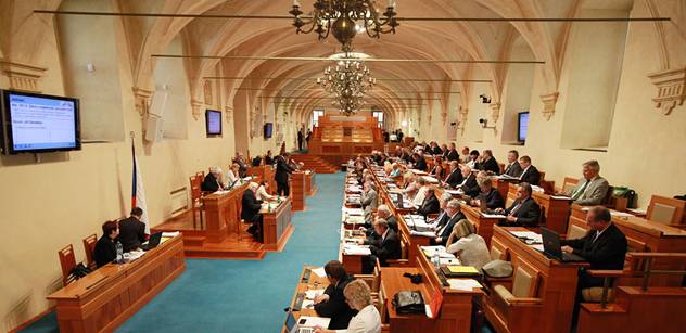 Ministr dopravy Prachař v Přerově prohrál souboj o Senát se Seitlovou