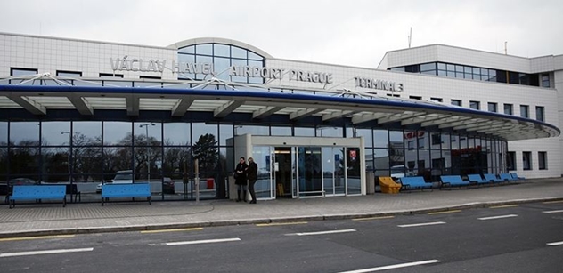 Letiště v ČR by mohlo střežit o 200 policistů víc, rozhodne vláda