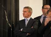 Sobotka natvrdo: Mynář poškozuje úřad prezidenta, jeho odvolání je na Zemanovi