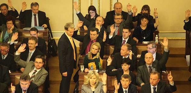 Poslanci by měli splnit Zemanovu podmínku pro jmenování vlády 