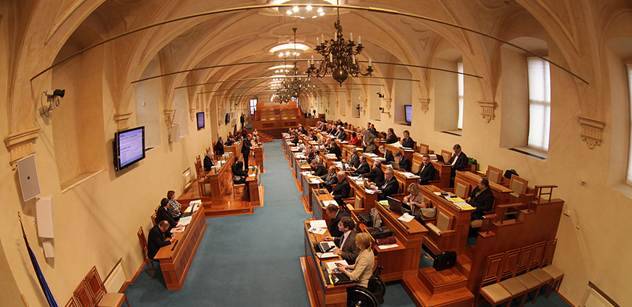 Novelu zákoníku práce poslali senátoři zpátky do sněmovny