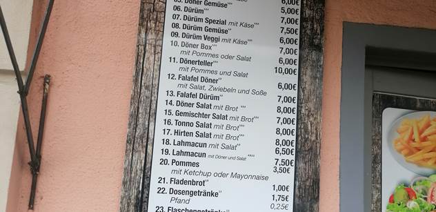 „To není normální.“ Zdražení kebabu v Německu. Co za tím je? Vážná slova přímo z ulice