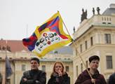 Radnice a školy v Česku začnou s vyvěšováním tibetských vlajek