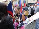 Na Malostranském náměstí v Praze se sešli odpůrci ...
