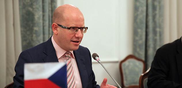 Premiér Sobotka: Schválili jsme dotaci a podpořili vedení Fondu ohrožených dětí
