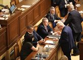 Senátor Goláň řekl v ČT vážná slova o Zemanovi a naznačil, co by Senát mohl „zaříznout“