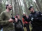 Kácení na Šumavě vylákalo na demonstraci i slovenské aktivisty