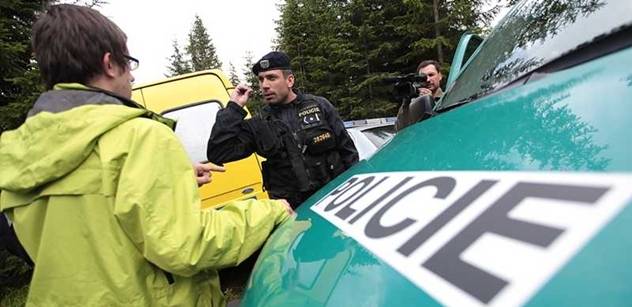 Policisté evakuovali pražskou poštu. Kvůli podezřelému balíčku