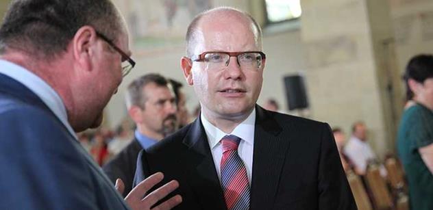 Premiér Sobotka pozval k jednání předsedy koaličních a opozičních stran
