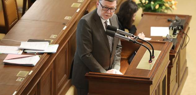 Sněmovna zvýšila schodek letošního rozpočtu až na 375 miliard korun