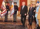Prezident Miloš Zeman přijal členy velení Hradní s...